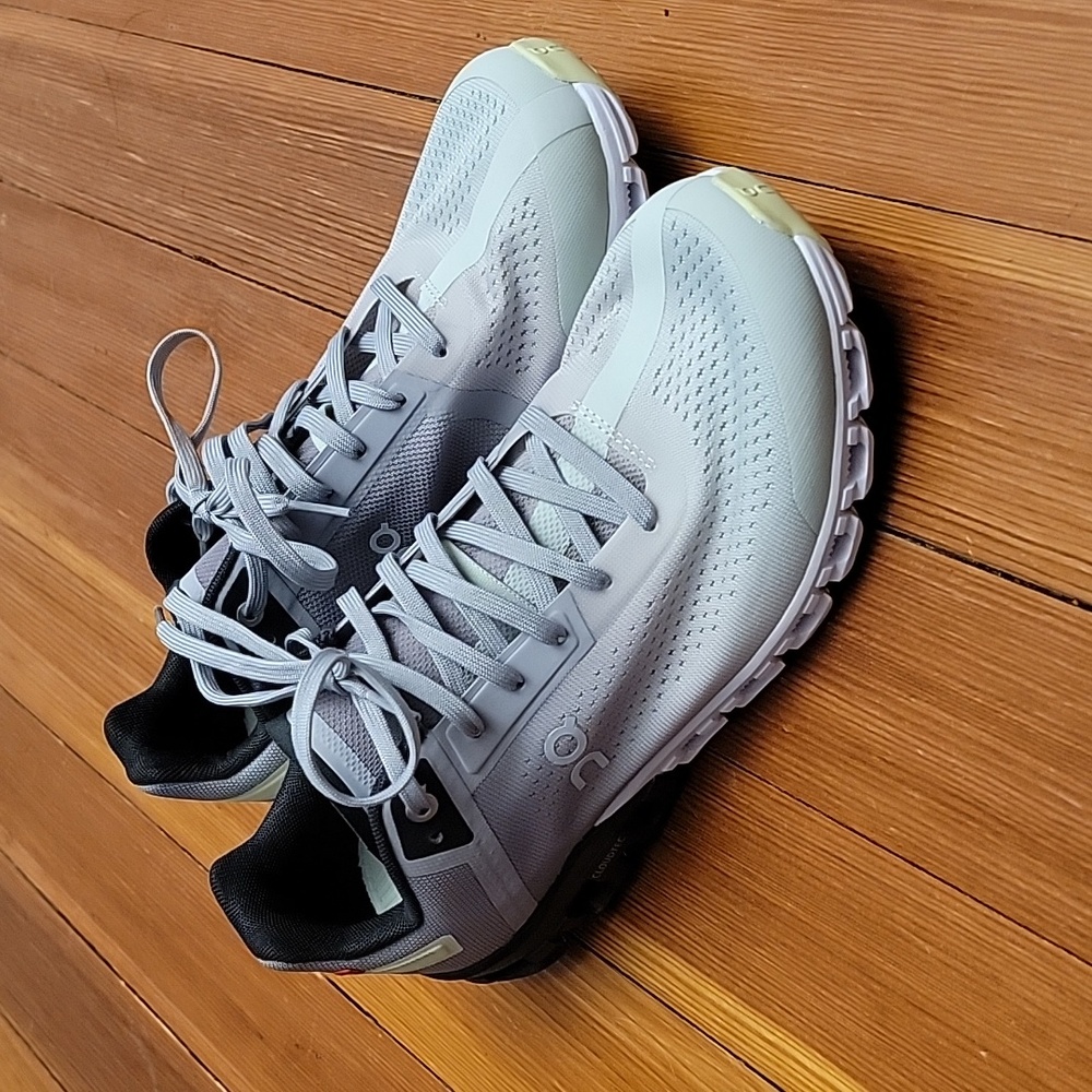 NWOT On Cloud Running CloudFlow sz9.5